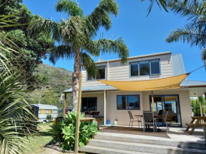 Palm Retreat - Matarangi Holiday Home